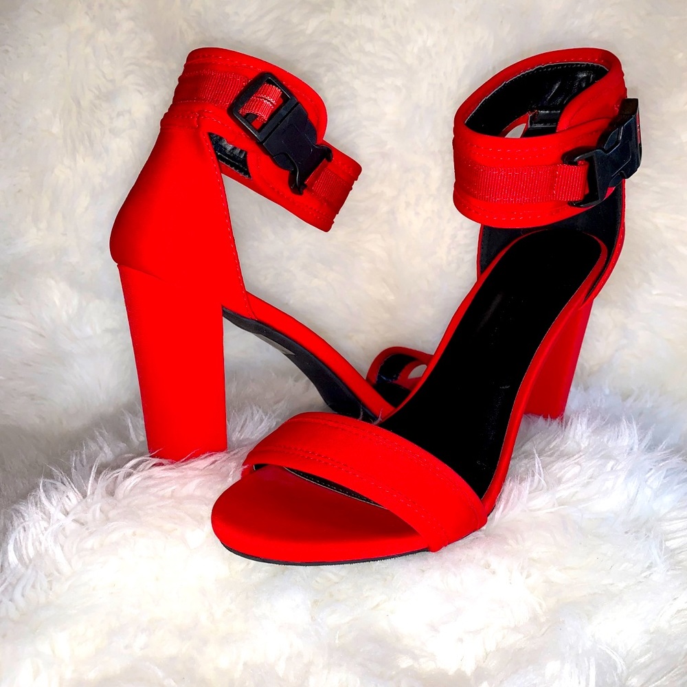 Wild Diva Lounge Chunky Heel Buckle Sandals